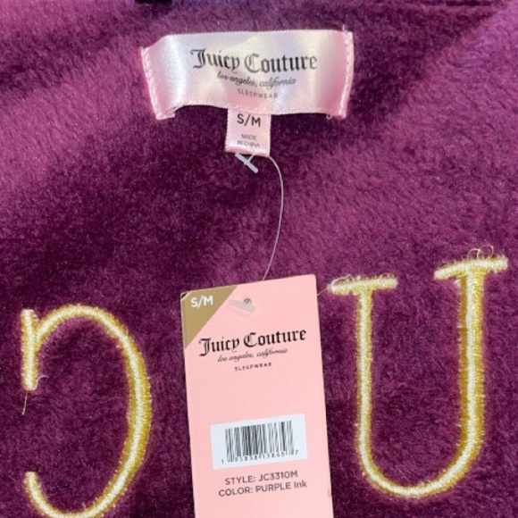 Juicy couture burgundy robe with gold JC Los Angeles California design in back - Picture 6 of 6